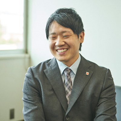 倉庫で実際にガラスを運んだり、切ったりする実作業の感覚 職人さんや工場に的確な手配や指示につながる